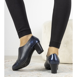 Sapatos azul marinho no posto de Villareal 1