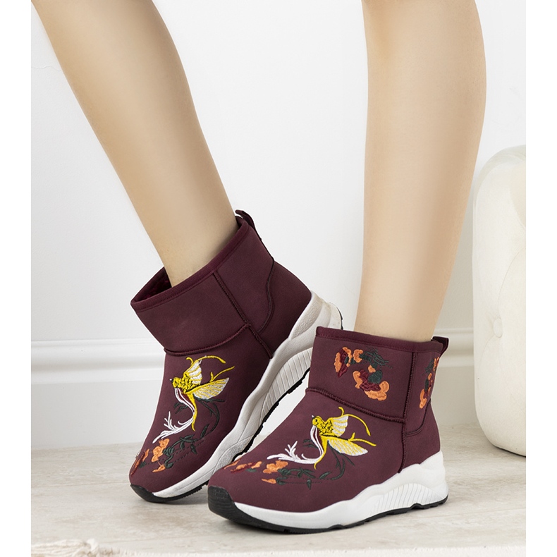 Botas de neve cor de vinho com bordado Jamil vermelho 1 Botas de neve cor de vinho com bordado Jamil vermelho 1