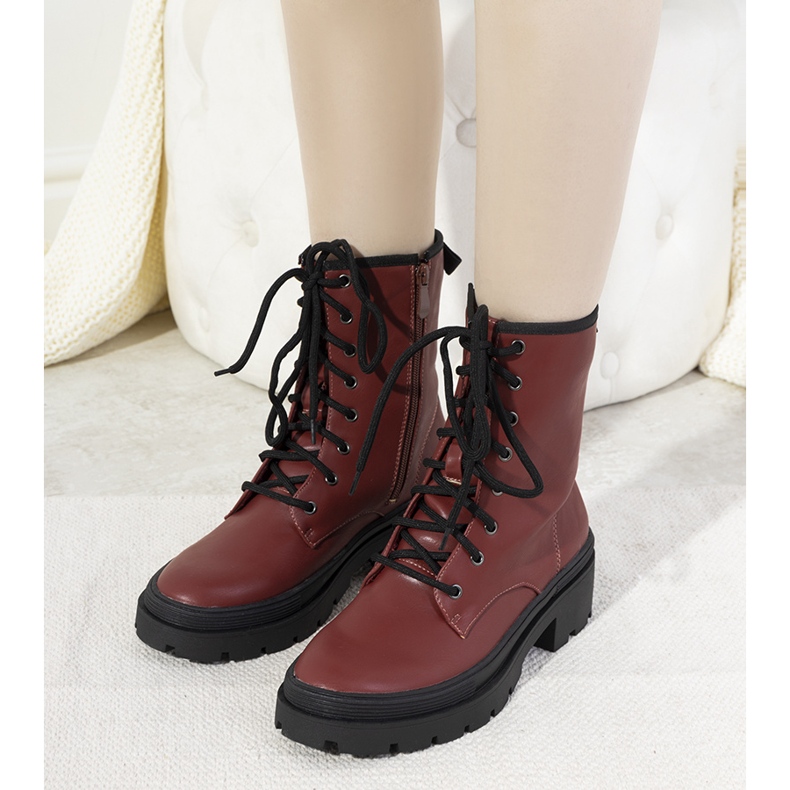 Botas isoladas em sola Dena grossa marrom 1