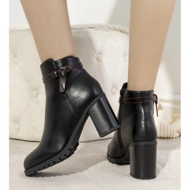 Botas pretas com isolamento no poste de Murray preto 1 Botas pretas com isolamento no poste de Murray preto 1