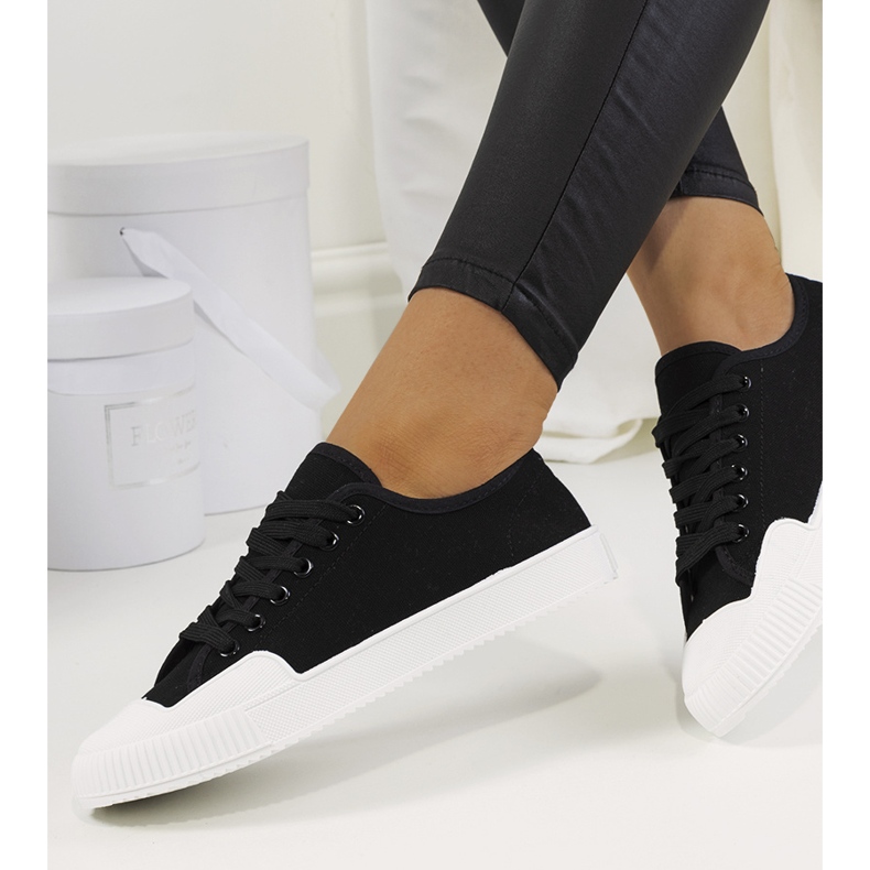 Ténis pretos de mulher Rivas 2