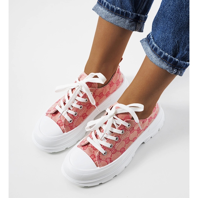 Tênis rosa e bege da Waters 1