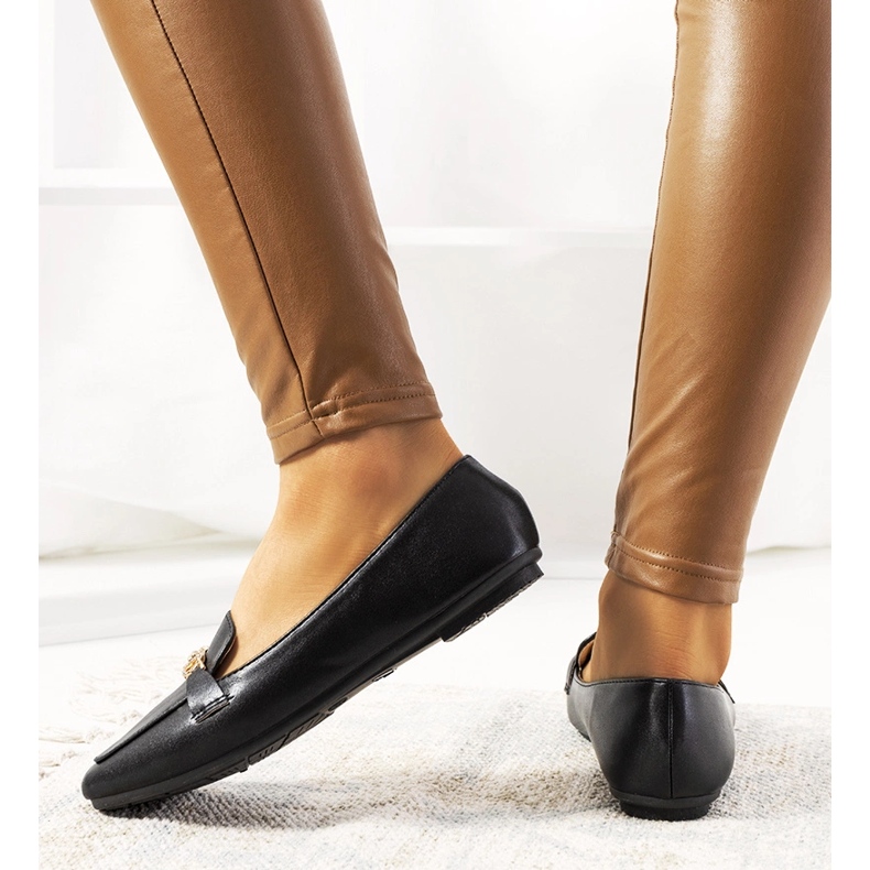 Mocassim preto com bico quadrado da Milder 1