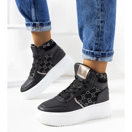 Tênis preto na plataforma Dennis 1