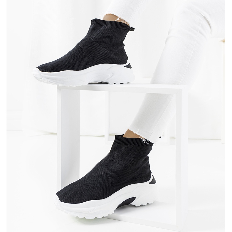 Tênis preto de cano alto 1