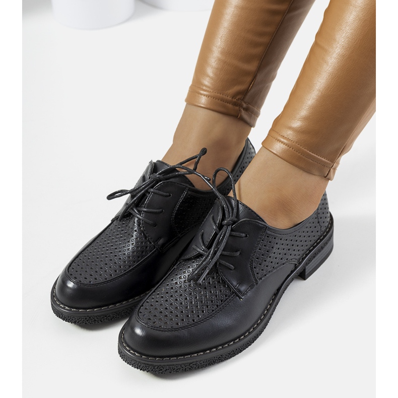 Sapato oxford vazado preto Edda 2