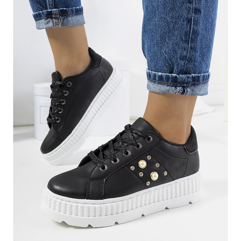 Tênis preto na plataforma Ileana 1