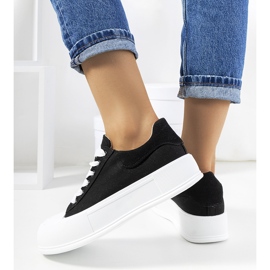 Tênis preto na plataforma Venancia 1