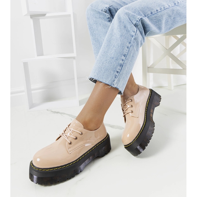 Sapatos bege com sola alta Hooper 1