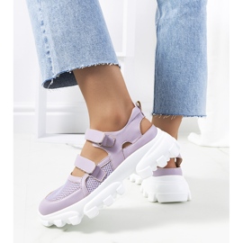 Tênis roxo com sola de trator de Djurs tolet 1