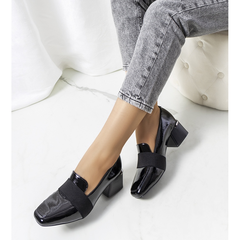 Sapatos lacados pretos no poste Tammy 1