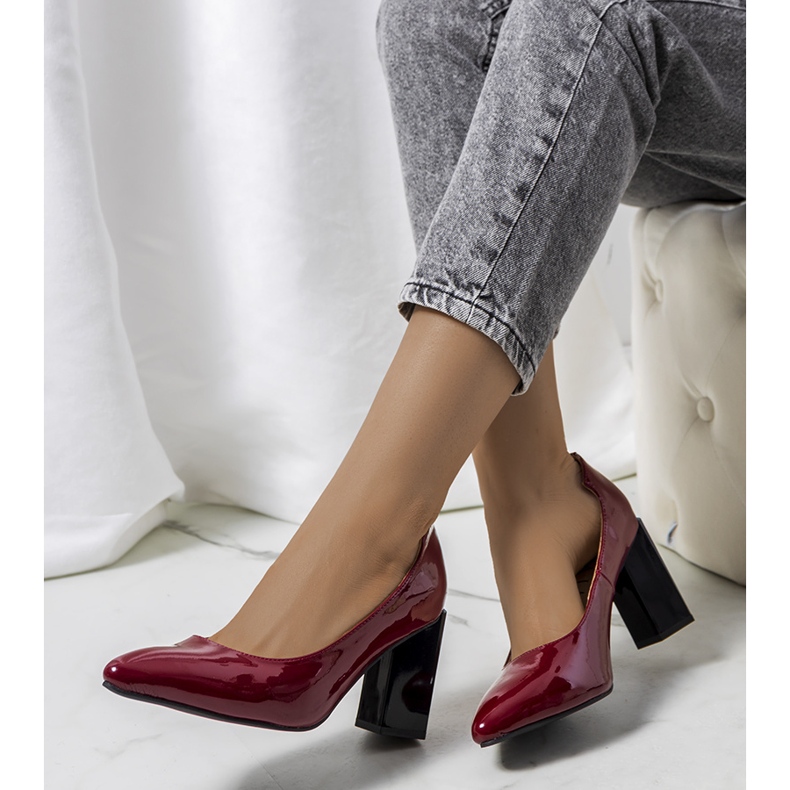 Bombas de laca vermelha no posto Shannen vermelho multicolorido 1