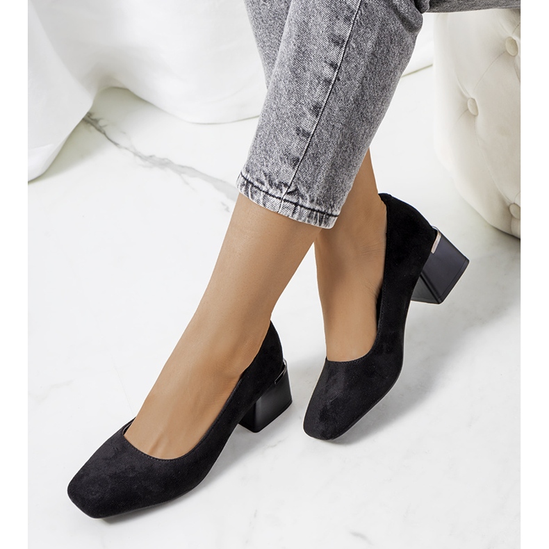 Bombas pretas no post Bloor preto 1