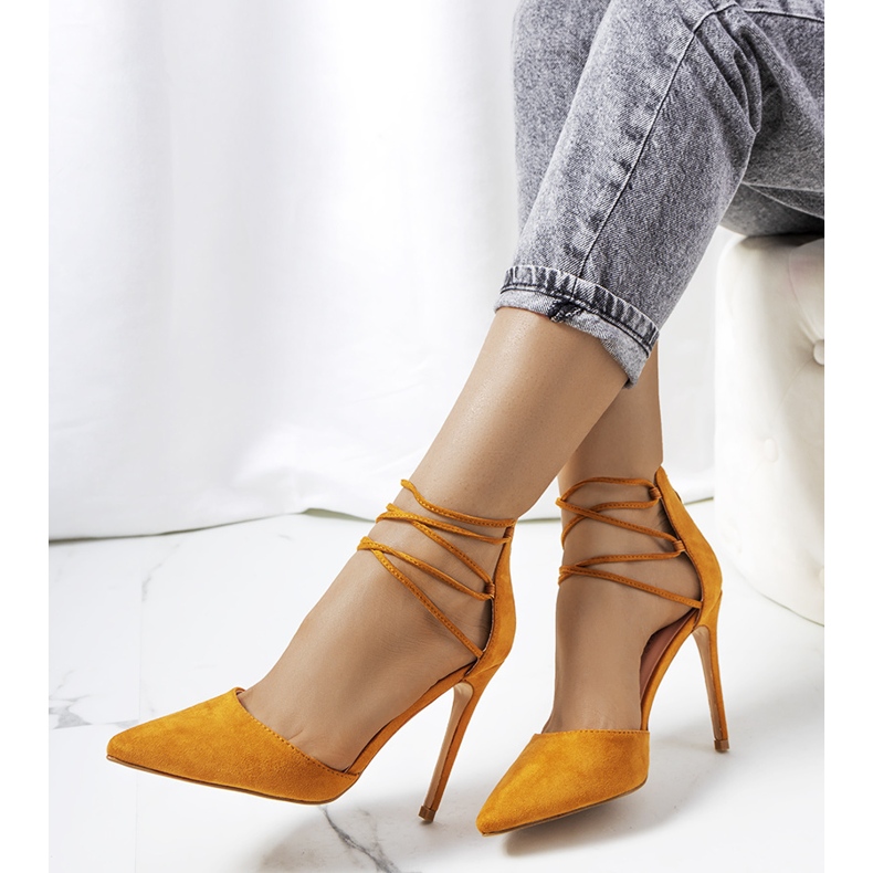 Salto de couro marrom com tira Glover castanho 1