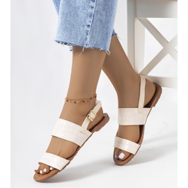 Sandálias femininas bege da Chinn 1