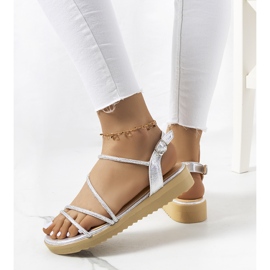 Kul. Sandálias prateadas de mulher prata 1