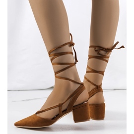 Sapatos castanhos com atacadores no poste Victoris marrom 1