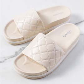 Chinelos acolchoados Hassell bege 1