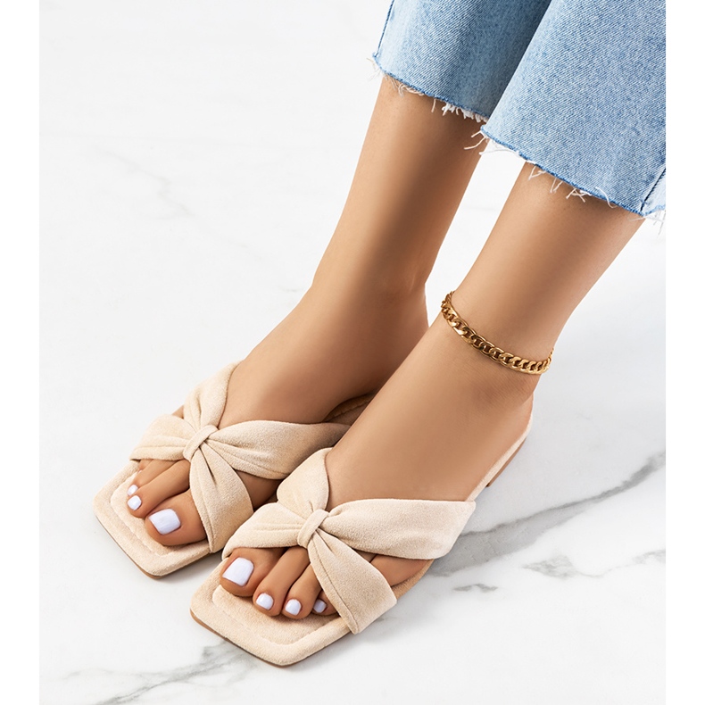 Chinelos de mulher bege Howse 1