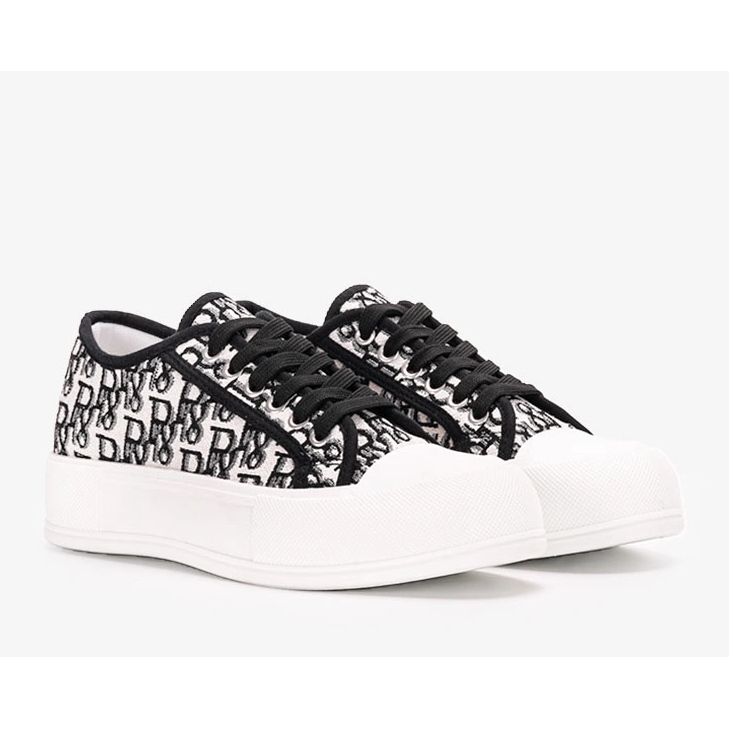 Tênis branco na plataforma Lalonde 1