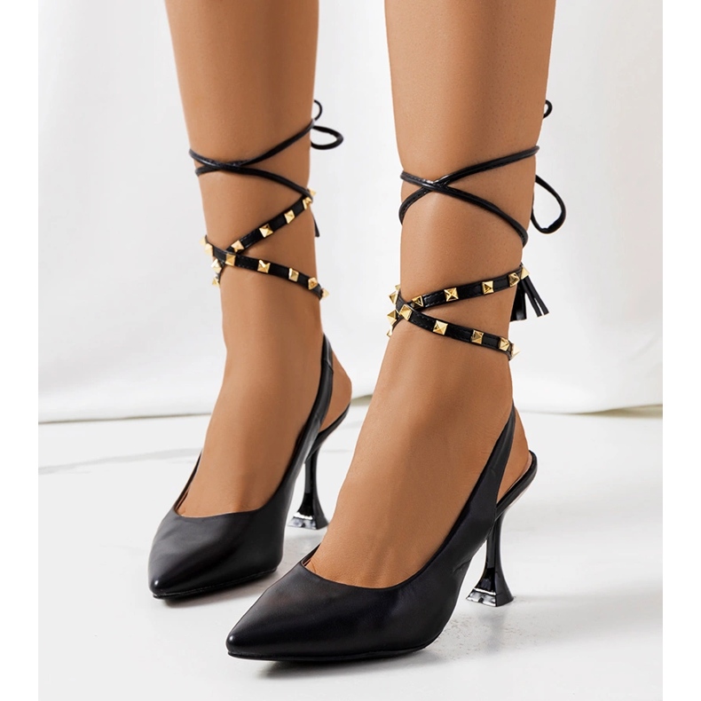 Scarpin preto com cadarço Nudar 1