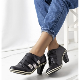 Brogues pretos no post Payla 2