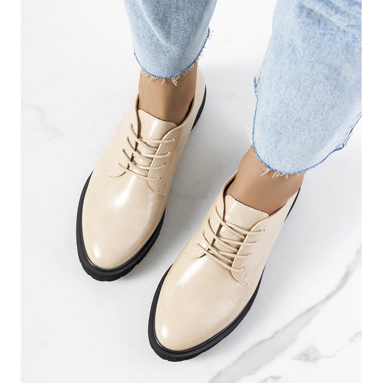 Sapatos femininos bege Mungo 1