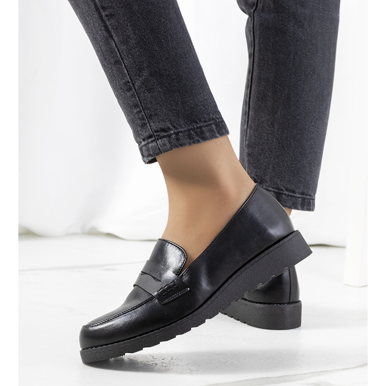 Sapatos femininos pretos Fagne 1