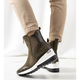 Tênis verde na cunha Triaca 1