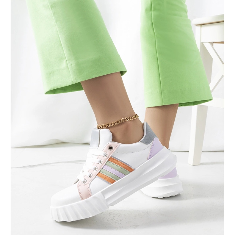 Tênis branco na plataforma Prinsep 1