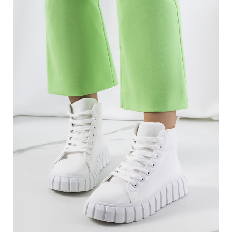 BM Ténis brancos na plataforma Horizo 1