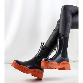 Botins pretos com sola Nester laranja 1 Botins pretos com sola Nester laranja 1