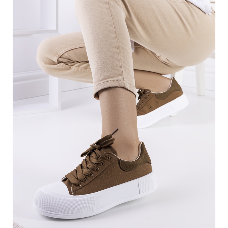 Tênis verde na plataforma Kilkenny 1