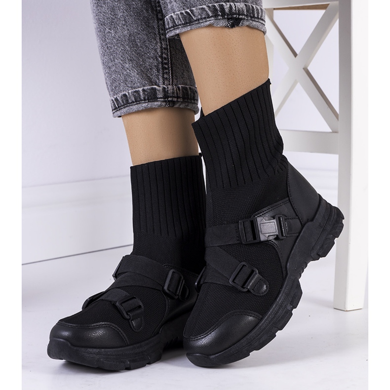 Tênis preto de saker 1