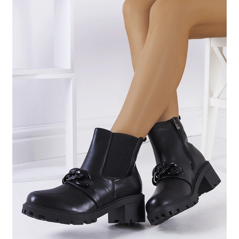 Botins pretos com corrente Bilka 1 Botins pretos com corrente Bilka 1