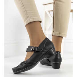 Bombas pretas presas com um cinto Gomez preto 2