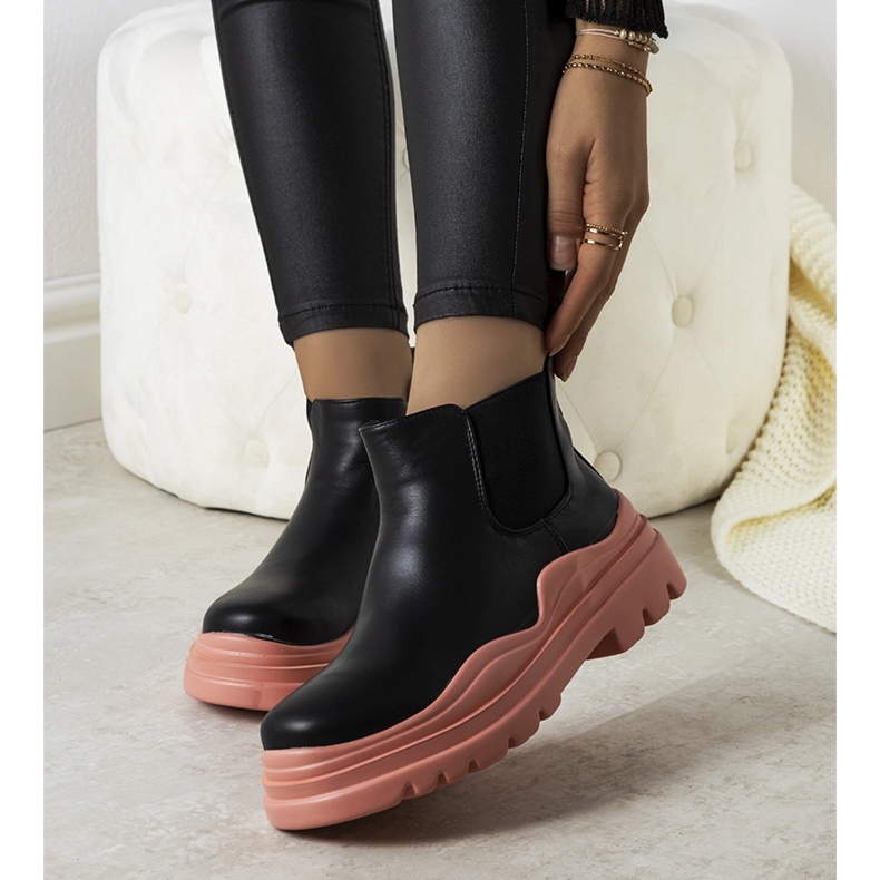 Botas pretas na plataforma rosa Tausel preto 1