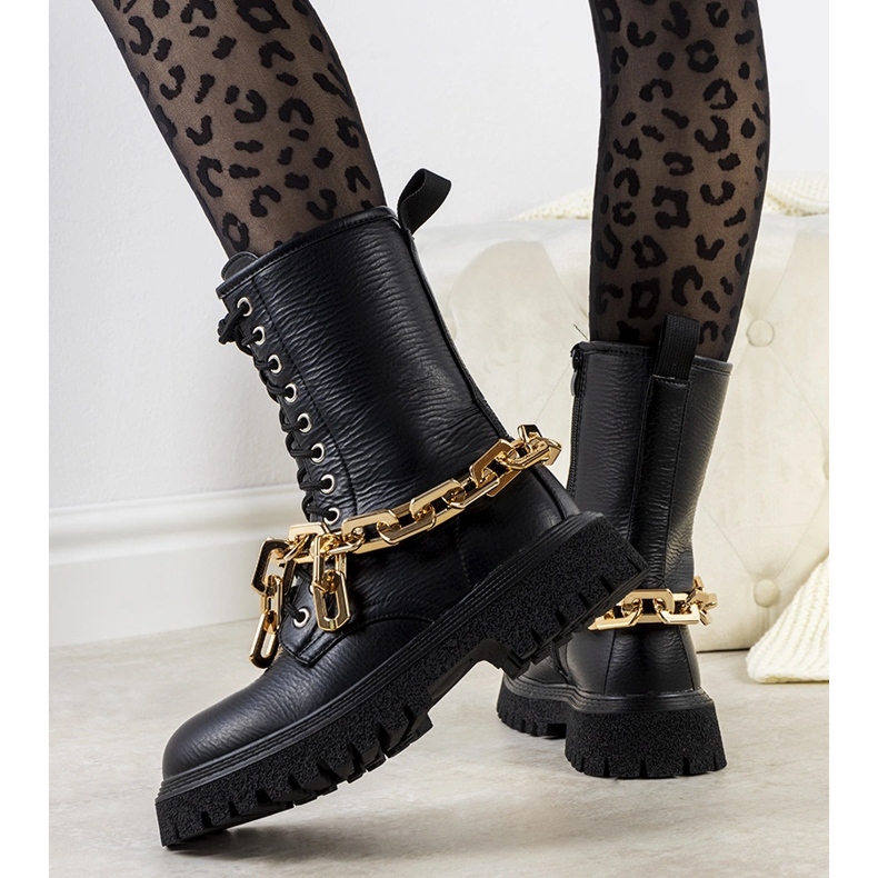 Botas pretas com corrente Curiti preto 1