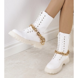 Botas brancas com corrente Curiti branco 1