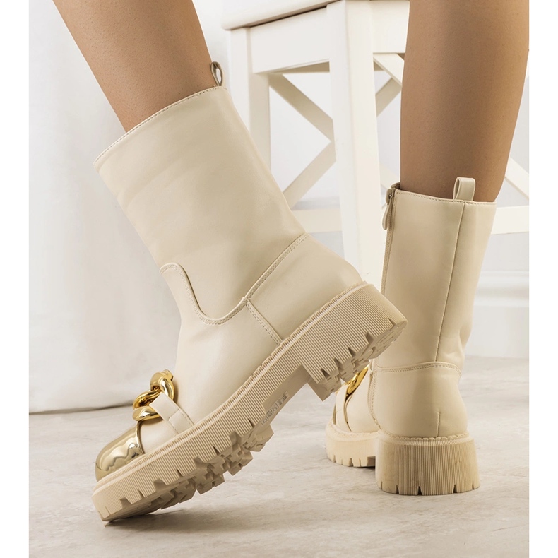 Botas bege com corrente Morro 1 Botas bege com corrente Morro 1