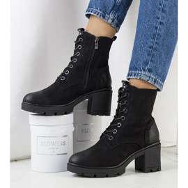 PA1 Bota Chichig de salto alto em camurça preta preto 1