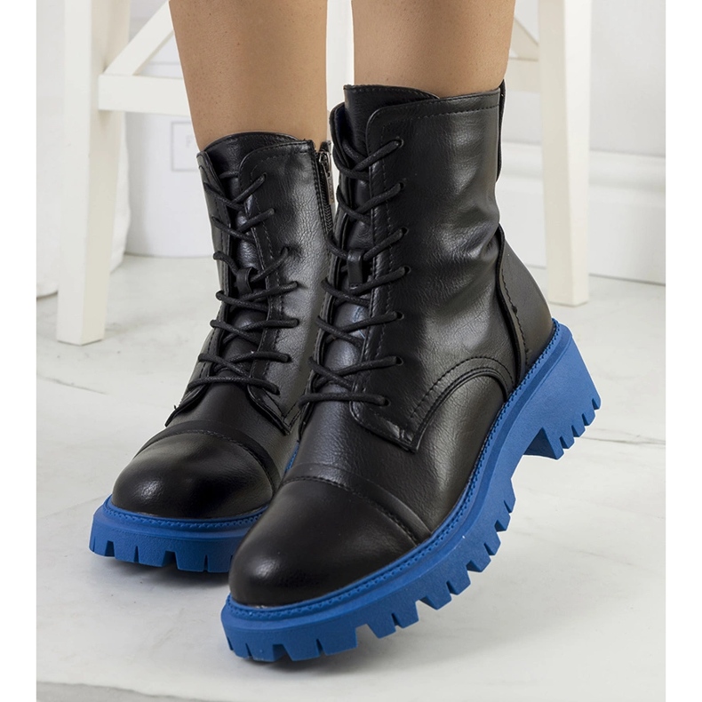 Botas pretas em uma sola azul Rukit preto 1