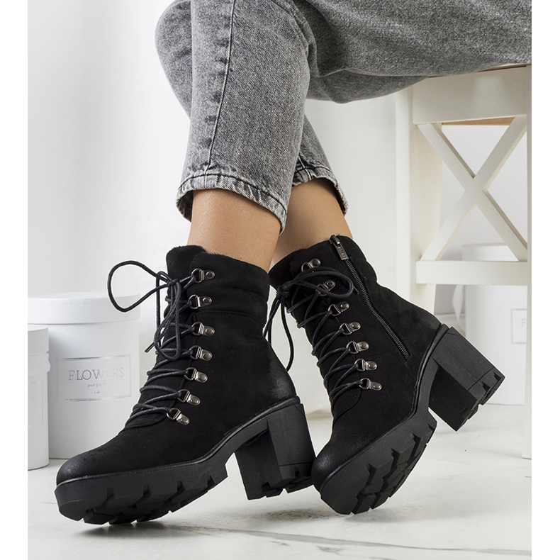 PA1 Botas pretas no poste Langesko preto 1