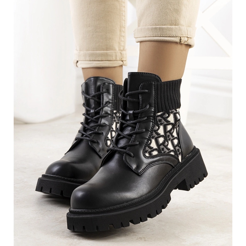 Botas pretas com uma parte superior flexível bege 1 Botas pretas com uma parte superior flexível bege 1