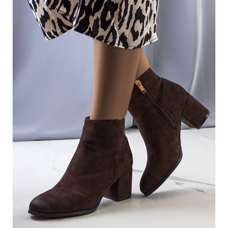 BM Botins castanhos no poste Silas marrom 1