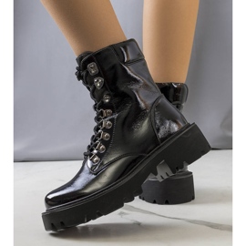 PA1 Botas pretas na sola do trator de Iglesi preto 1