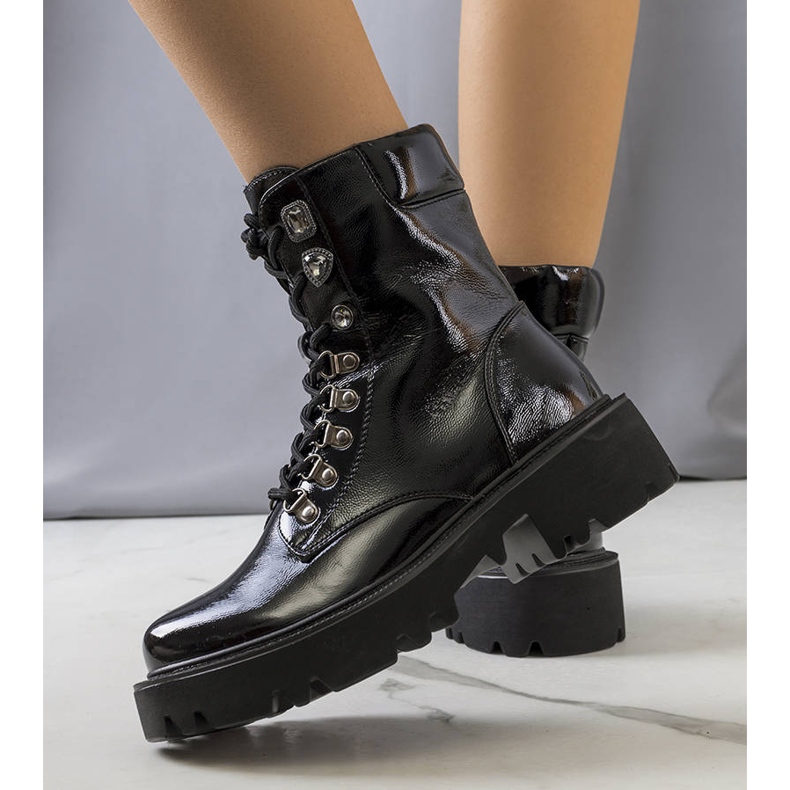 PA1 Botas pretas na sola do trator de Iglesi preto 1