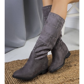 Botas de cunha cinza com pregos 1