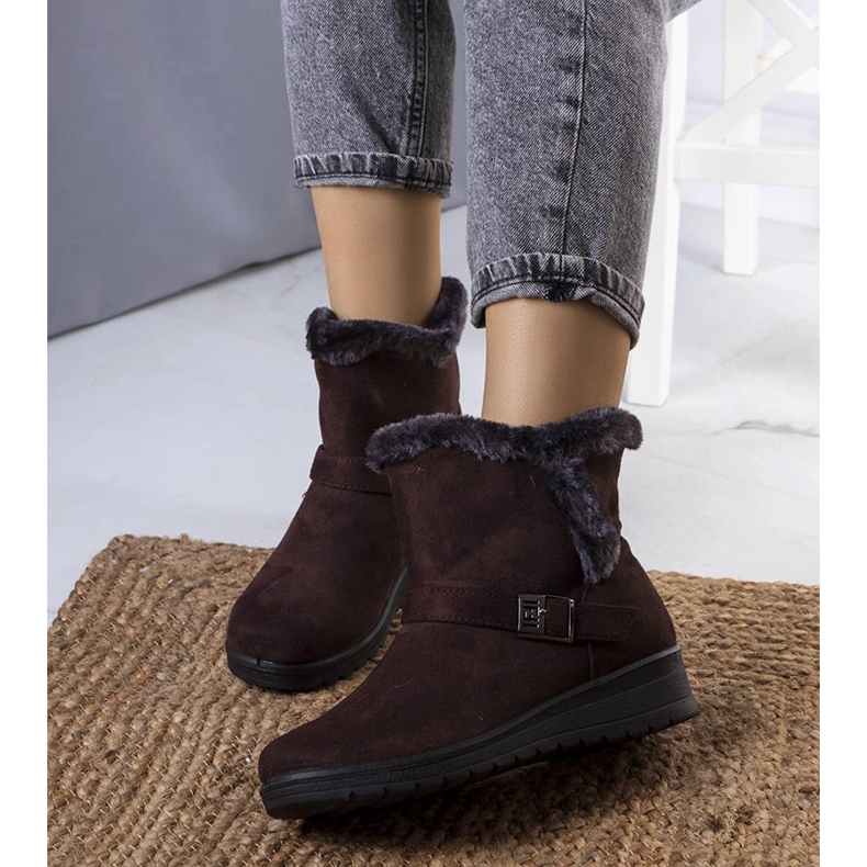 Botas isolantes castanhas no salto em cunha Capo castanho 1