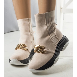 Botas isoladas bege com corrente Ulster 1